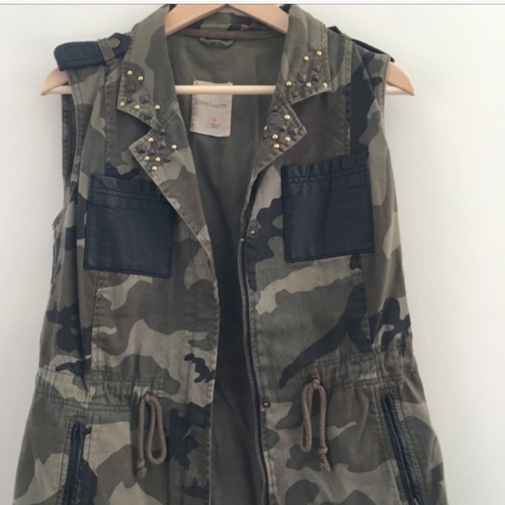 Sound & Matter Camo Army Green Vest 💚